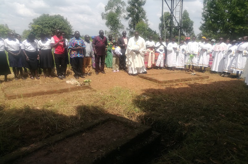 Christians join Monsignor Adeti in praying for the souls of the departed family members of Fr. Inziku during the commissioning ceremony on Saturday. Photo Credit_Andrew Cohen Amvesi