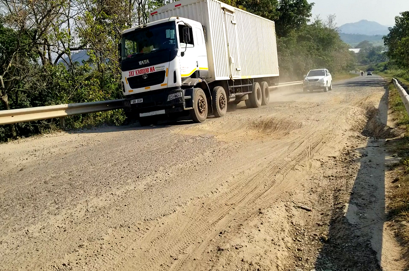 A section of the bad road between Arivu and Odianyadri which thieves use to terrorize passengers