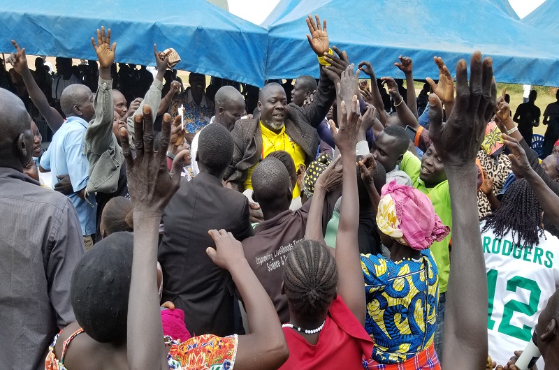 Excited locals lift Atiku high after accepting their call on Saturday