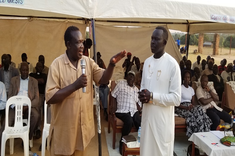 Mark Tivu stresses a point as MP Oguzu (R) listens during the function on Wednesday