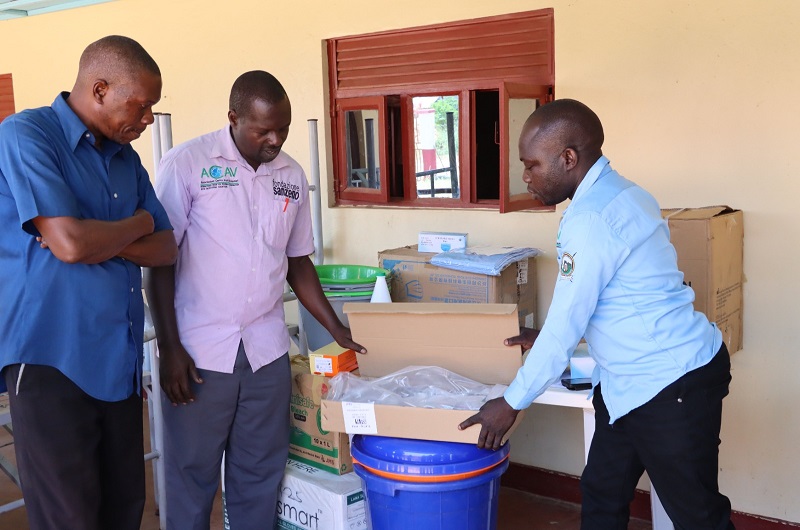 ACAV staff preparing to handover some of the medical supplies to DRC officials