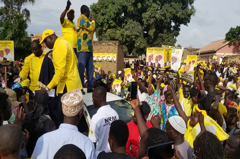 Atima speaking to his voters in Kenya ward on Saturday
