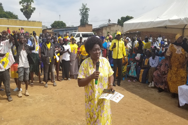 Former Minister Bakoko while addressing Atima's supporters in Awindiri South Cell on Monday