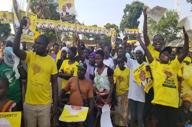 MP Atima's supporters cheering him up during Pangisa ward rally on Friday. Photo Credit, Andrew Cohen Amvesi