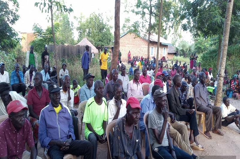 Some of the locals who turned up to listen to Obeta on Monday. Photo Credit, Andrew Cohen Amvesi
