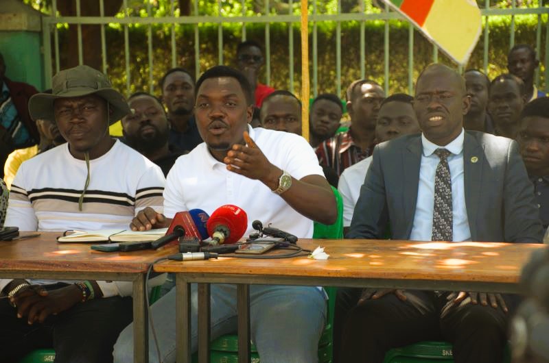 Alionzi stresses a point as Matua Job (R) looks on during the press conference on Friday. Photo Credit, Andrew Cohen Amvesi