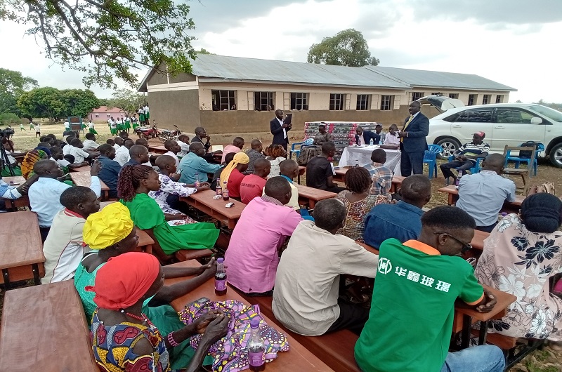 Banya speaks to pupils, parents and teachers at Anyakalio PS before donating mattresses to the best candidates on Thursday. Photo Credit; Andrew Cohen Amvesi