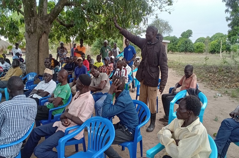 Kiranga clan member stressing a point during the meeting on Wednesday. Photo Credit; Andrew Cohen Amvesi