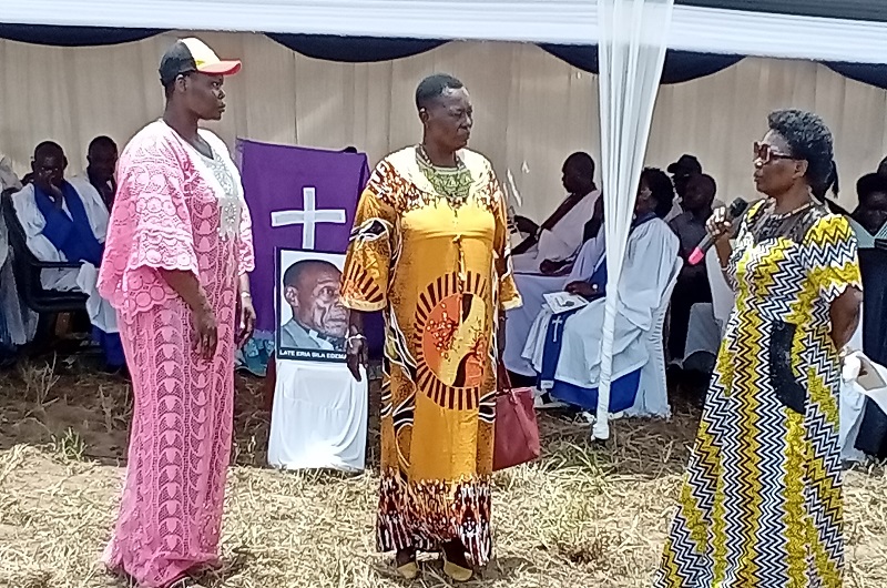 Bakoko (R) introduces her two biological sisters during the memorial function on Saturday. Photo Credit; Andrew Cohen Amvesi