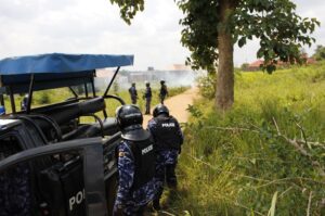 Police uses tear gas to dispurse the angry Ayibiri cell residents on Tuesday