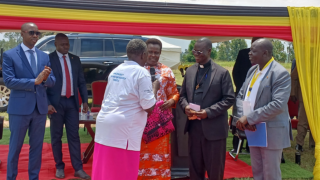 VP Jessica Alupo interacting with a long time friend from Arua prior to President's message. Photo by Matata Benzamin
