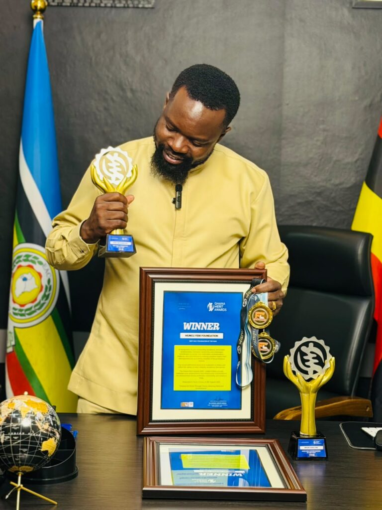 Mungu Feni expressing happiness after winning the award