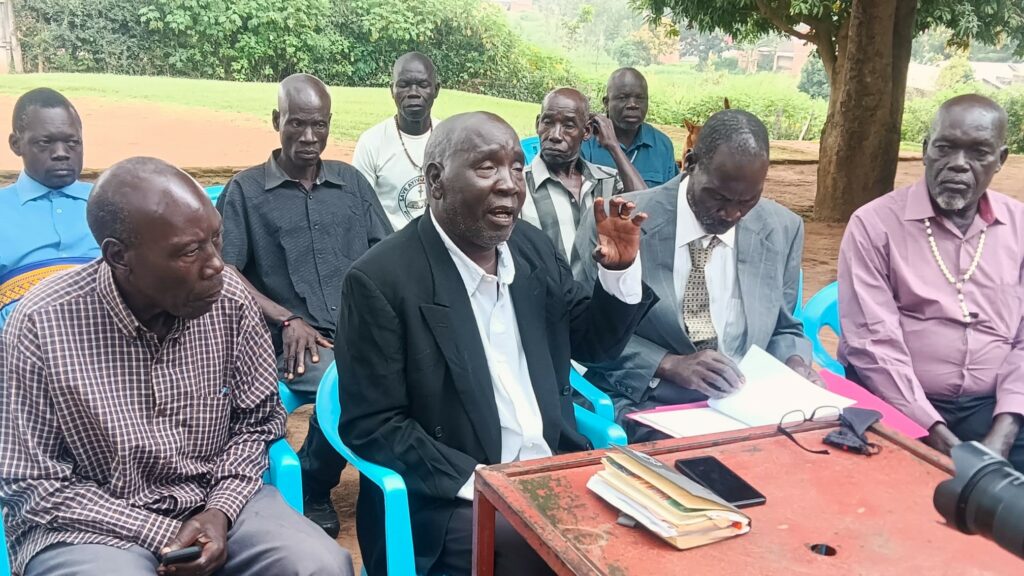 The Prime Minister, Rt. Hon. Ejiku Elly Emo, speaking to the press on behalf of the cultural leaders, after returning from Fort Portal. Photo by Andrew Cohen Amvesi